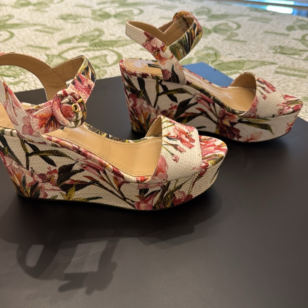 Dolce & Gabbana Pink Floral Sandals - Picture 2 of 7